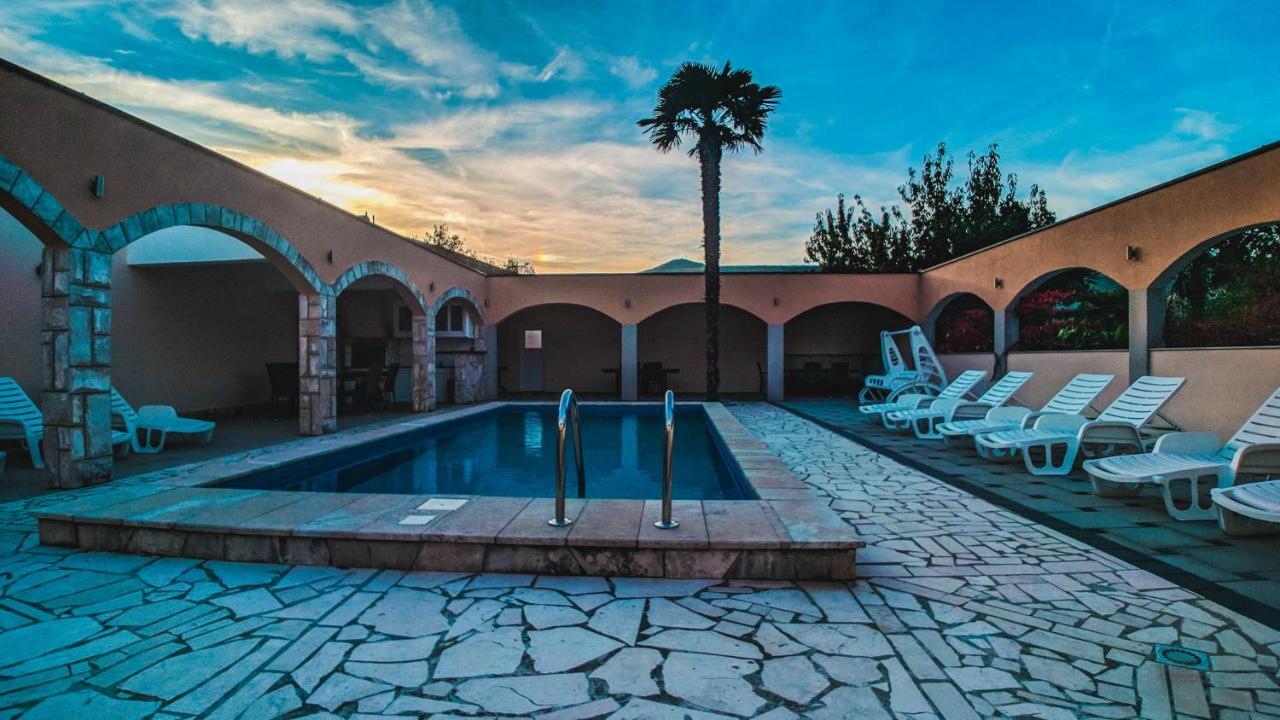 Holiday Home Rozic - Villa With Private Seasonal Heated Pool Mostar Exteriör bild