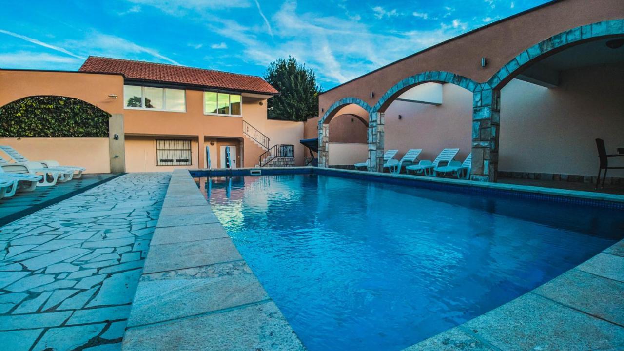 Holiday Home Rozic - Villa With Private Seasonal Heated Pool Mostar Exteriör bild
